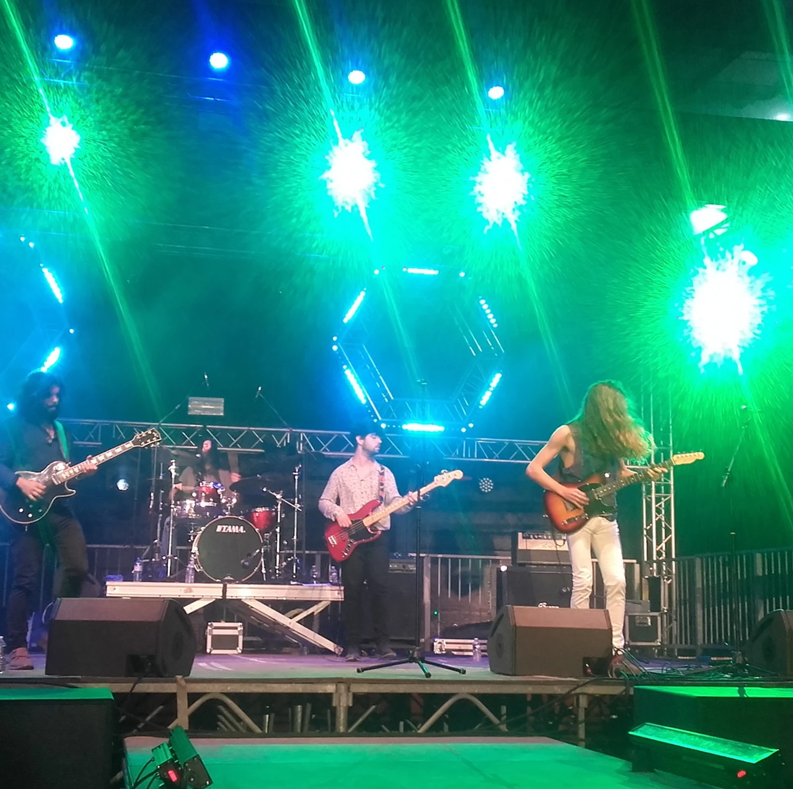41341487_2164223337177779_55723745192611